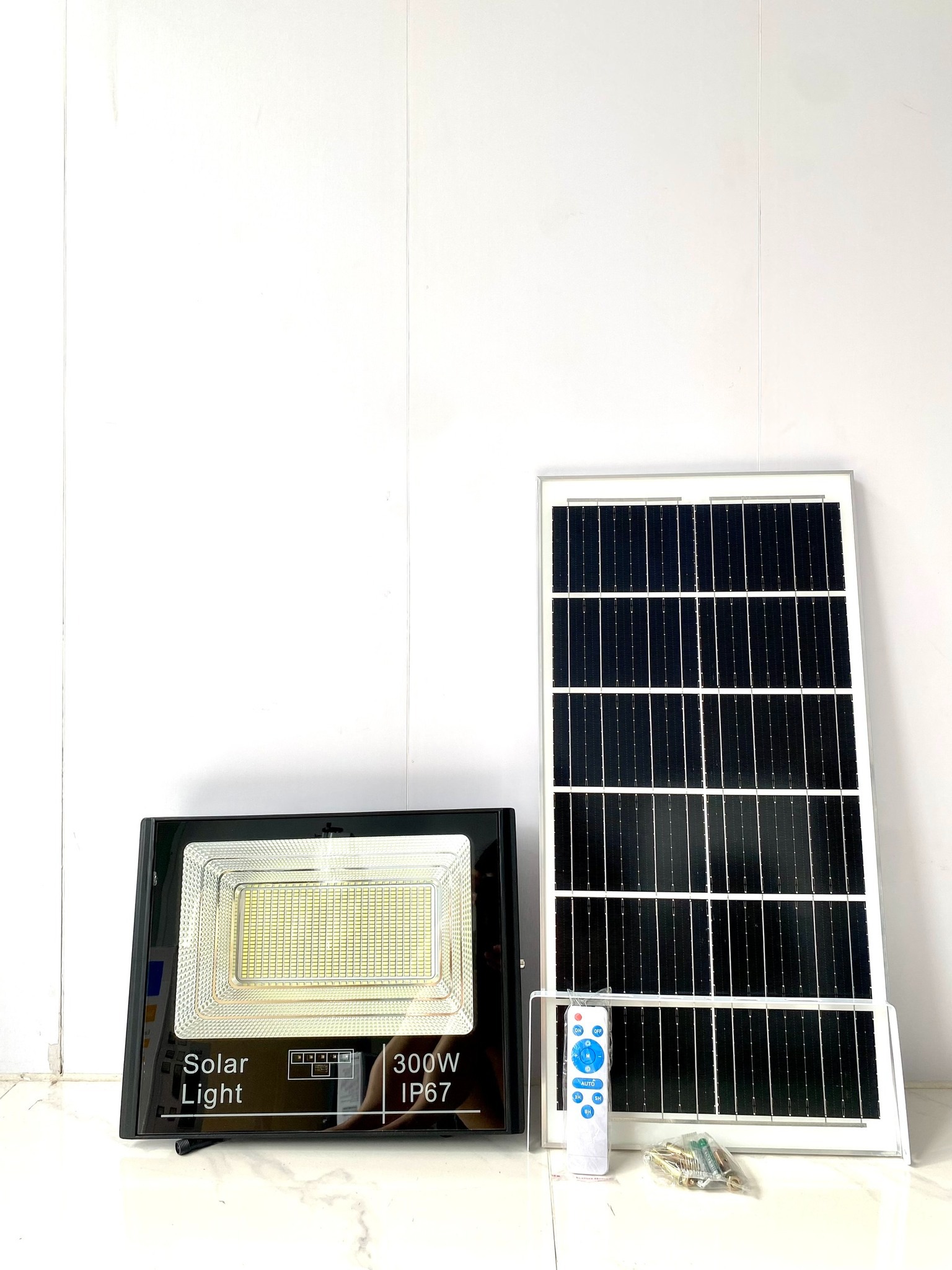 Đèn năng lượng mặt trời 300W TDL – thực tế lắp đặt